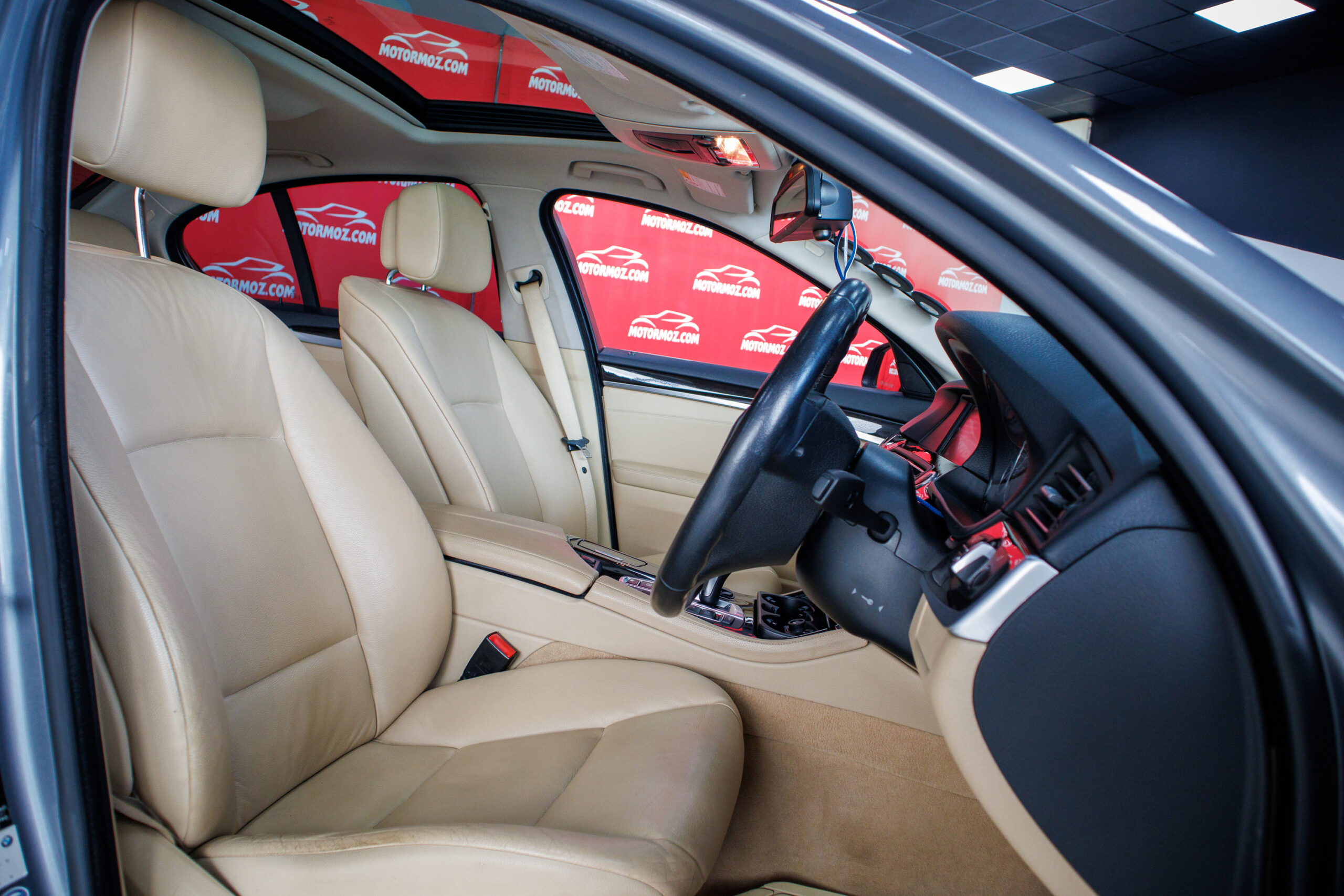 BMW 5 SERIES 523i 2011 | VIATURA USADA – MAPUTO